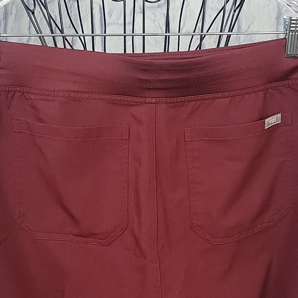 FIGS Burgundy‎ Medical Scrubs Men's Large